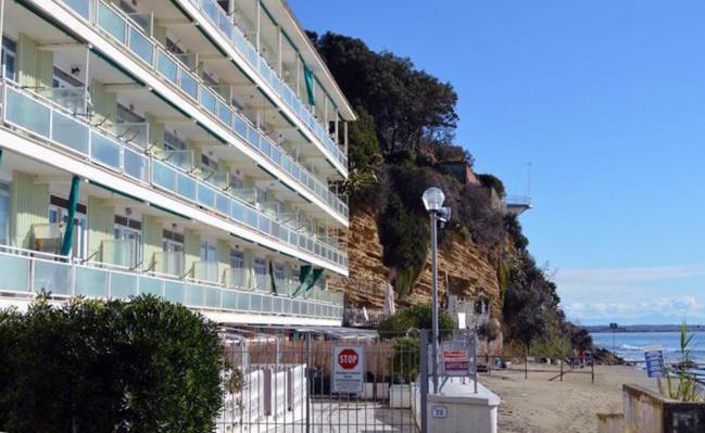 La Casa Sulla Spiaggia Nettuno Exterior photo